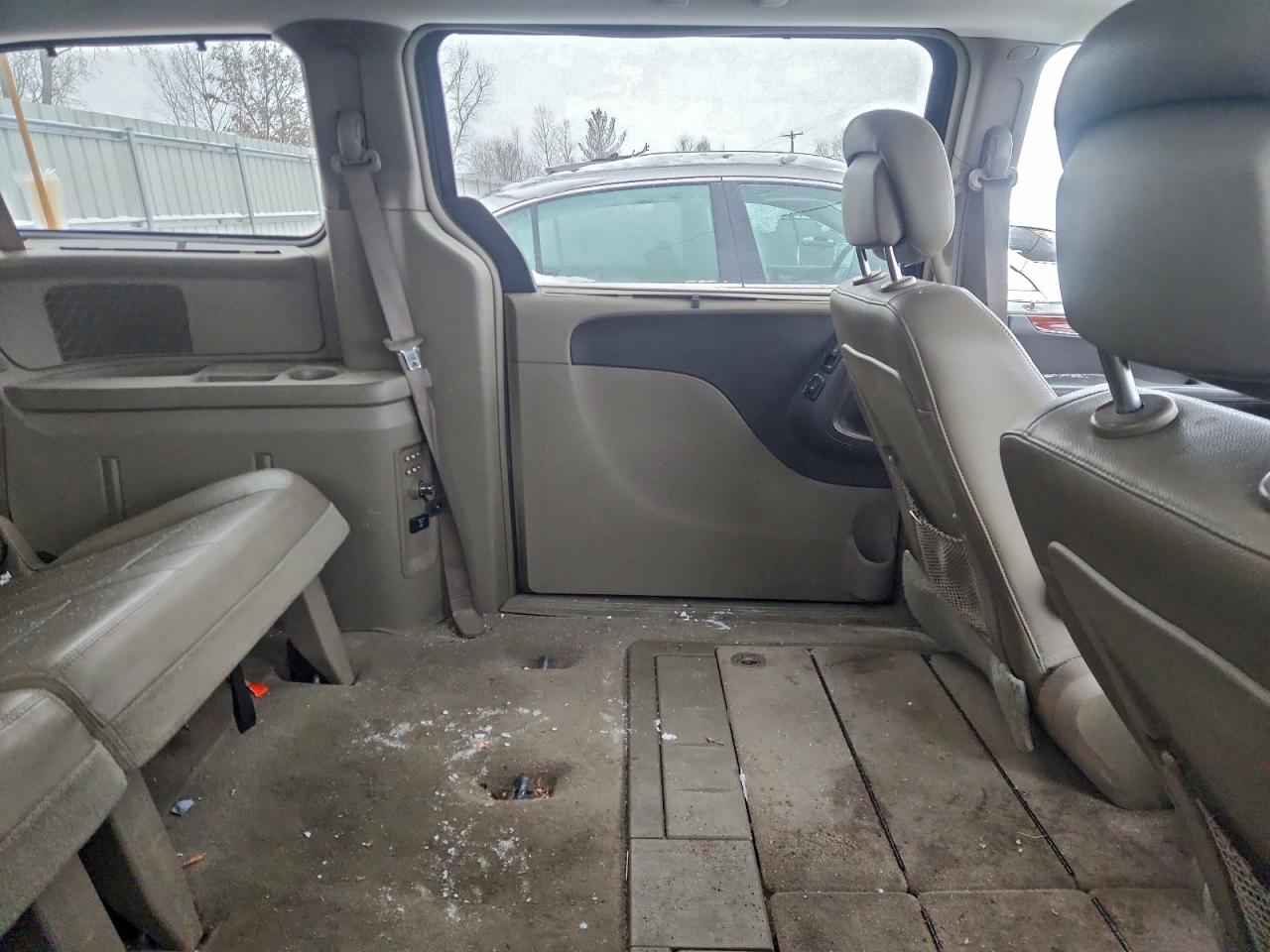 2012 CHRYSLER TOWN & COUNTRY TOURING L photo 11