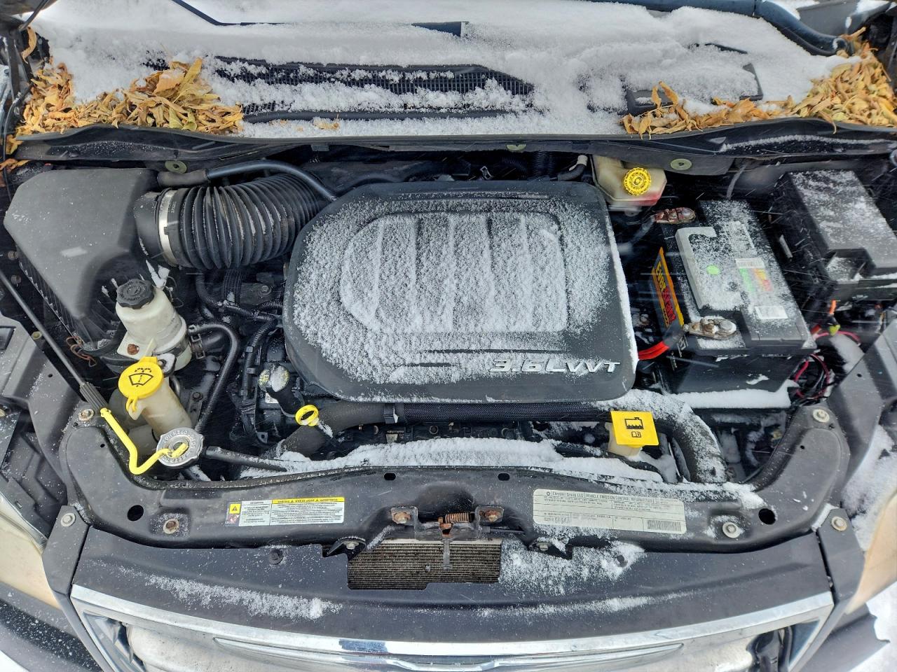 2012 CHRYSLER TOWN & COUNTRY TOURING L photo 12