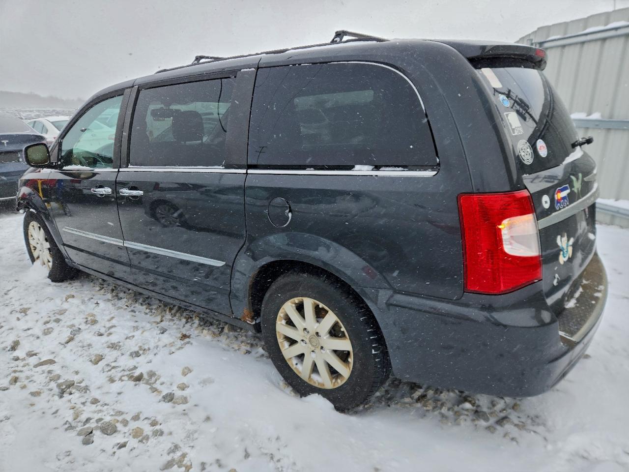 2012 CHRYSLER TOWN & COUNTRY TOURING L photo 2