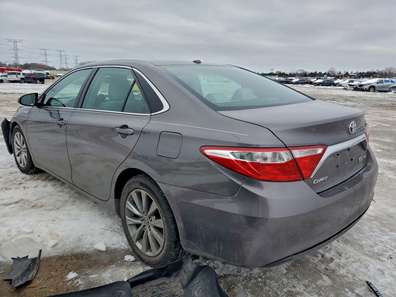2016 TOYOTA CAMRY photo 3