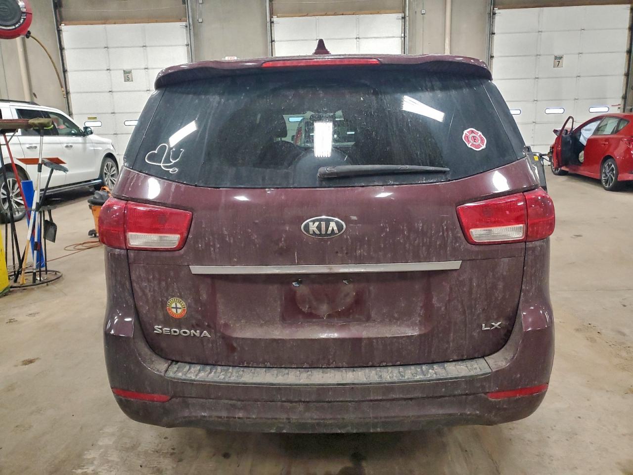 2017 KIA SEDONA LX photo 6
