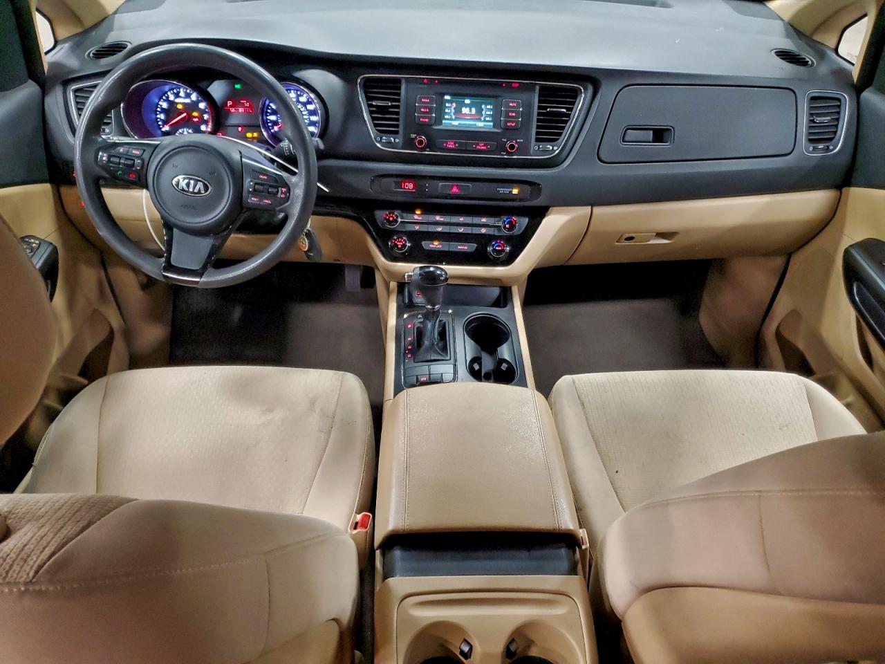 2017 KIA SEDONA LX photo 8