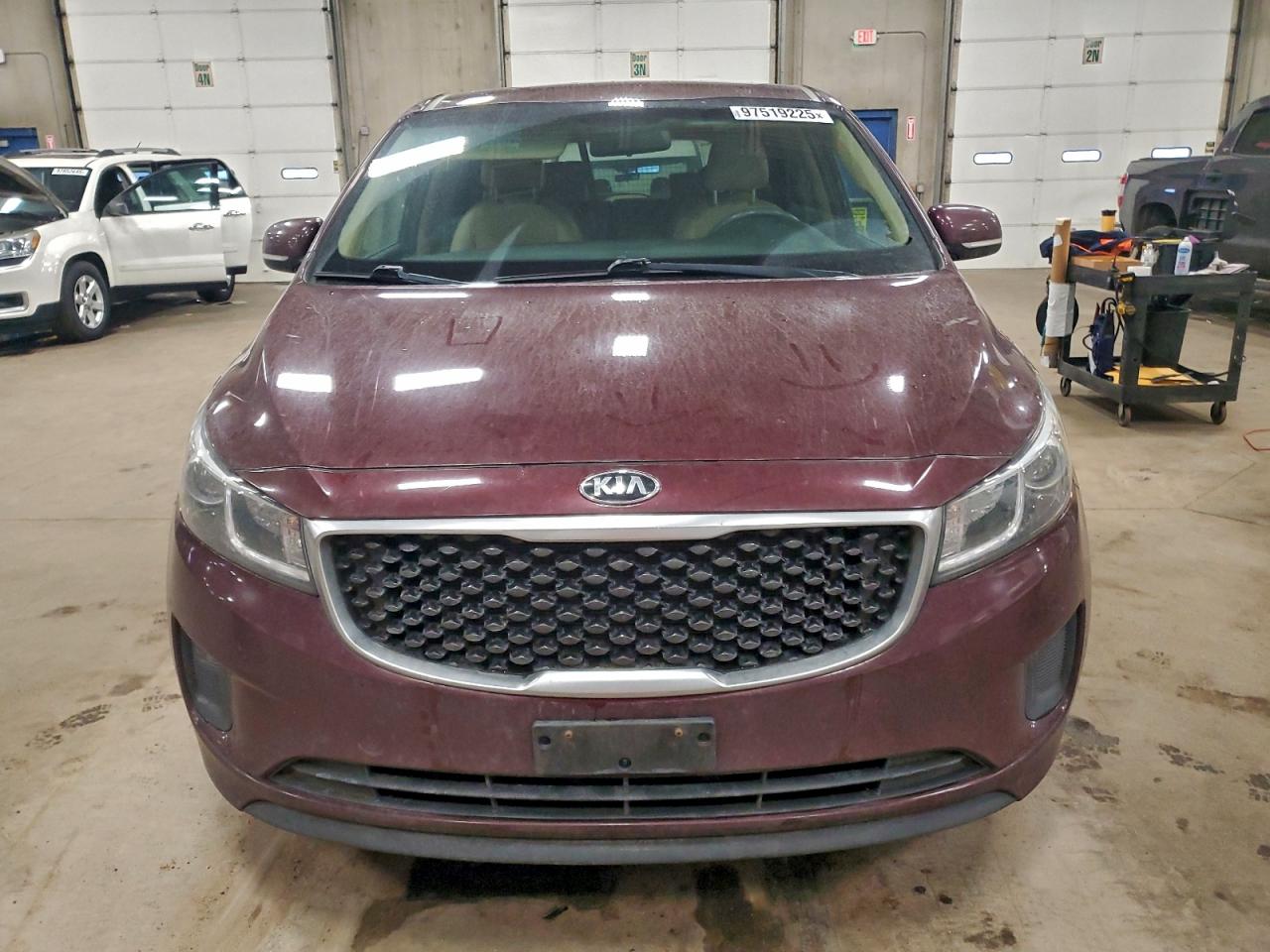 2017 KIA SEDONA LX photo 5