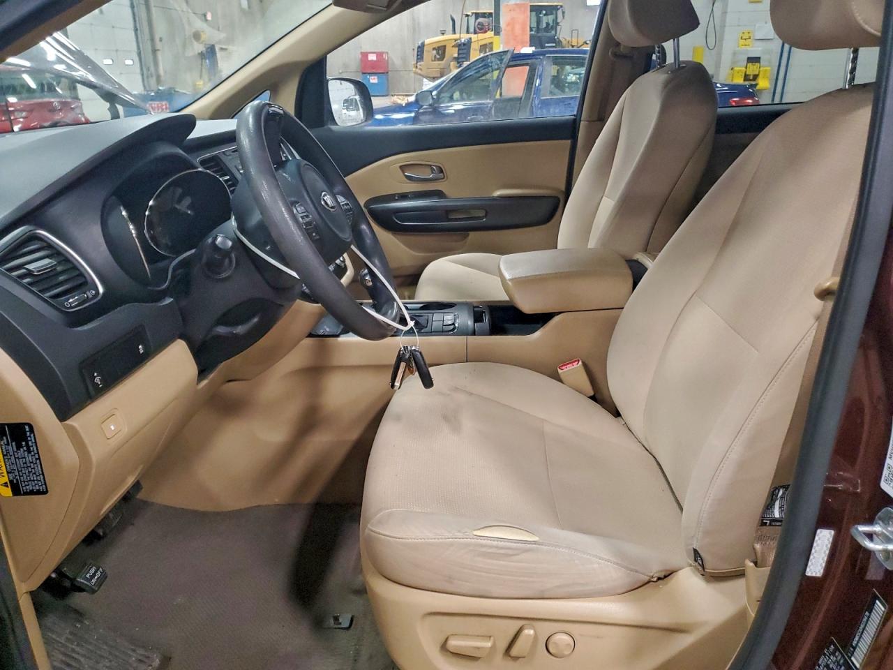 2017 KIA SEDONA LX photo 7