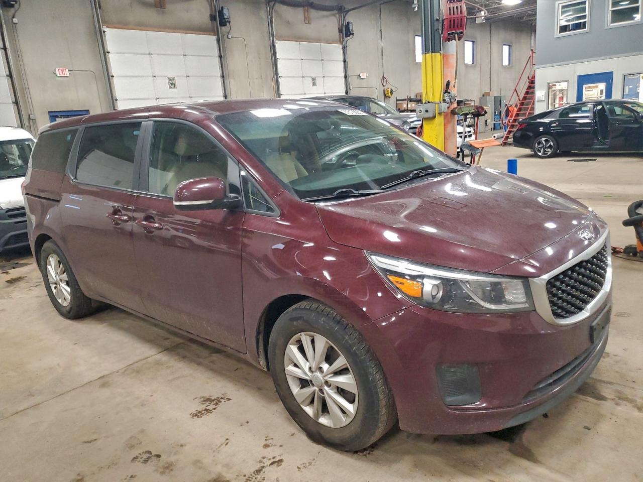 2017 KIA SEDONA LX photo 4