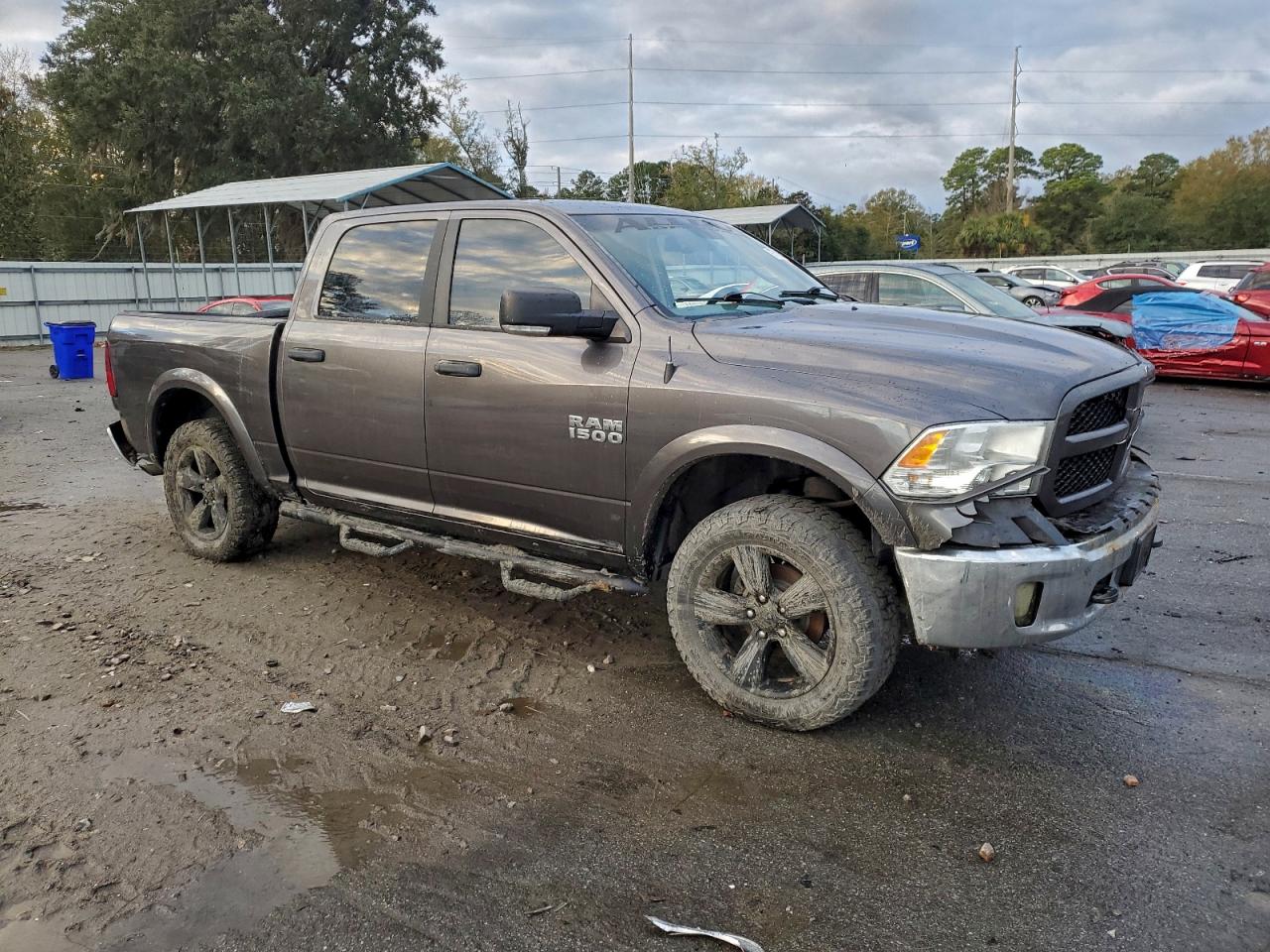 2016 RAM 1500 SLT photo 4