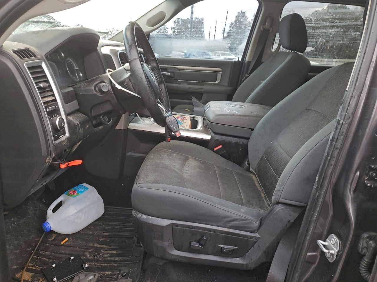 2016 RAM 1500 SLT photo 7