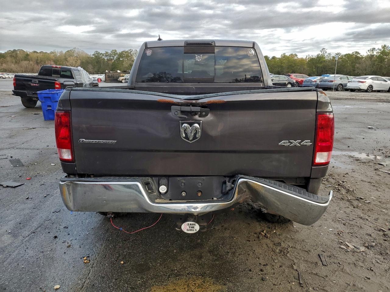 2016 RAM 1500 SLT photo 6
