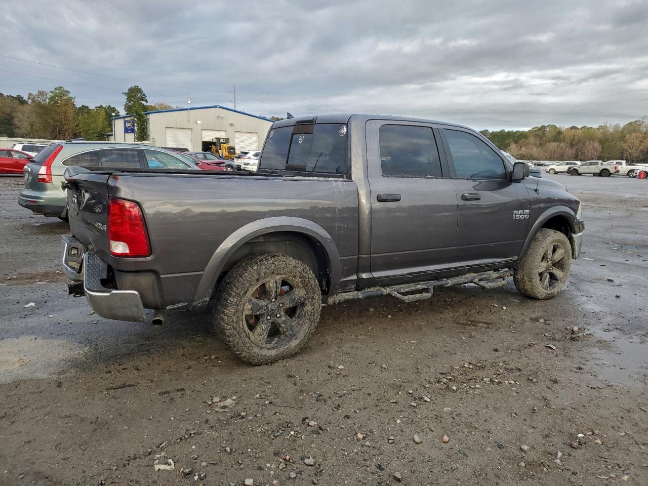2016 RAM 1500 SLT photo 3