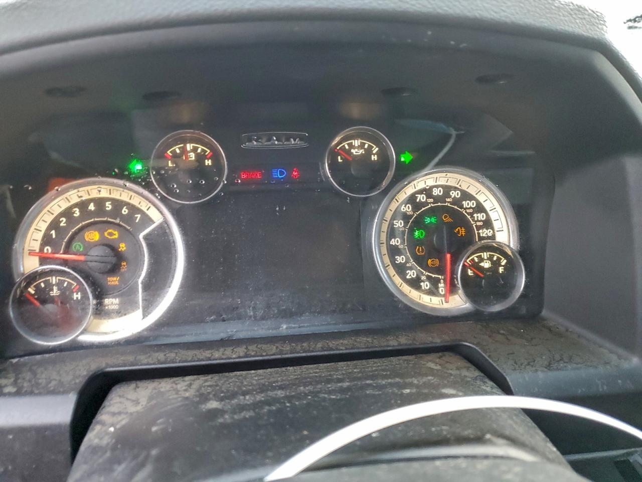 2016 RAM 1500 SLT photo 9