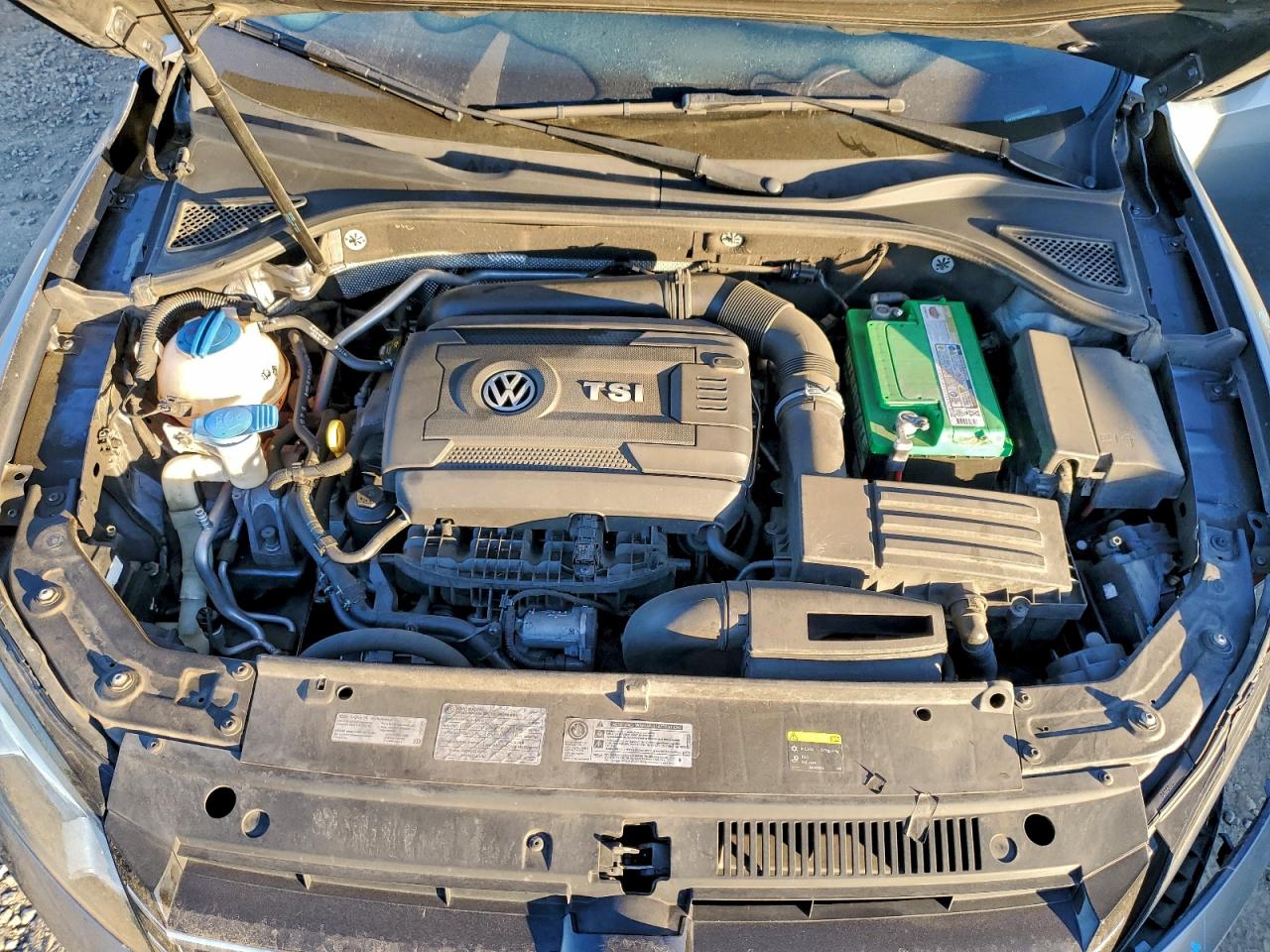 2015 VOLKSWAGEN PASSAT S photo 11