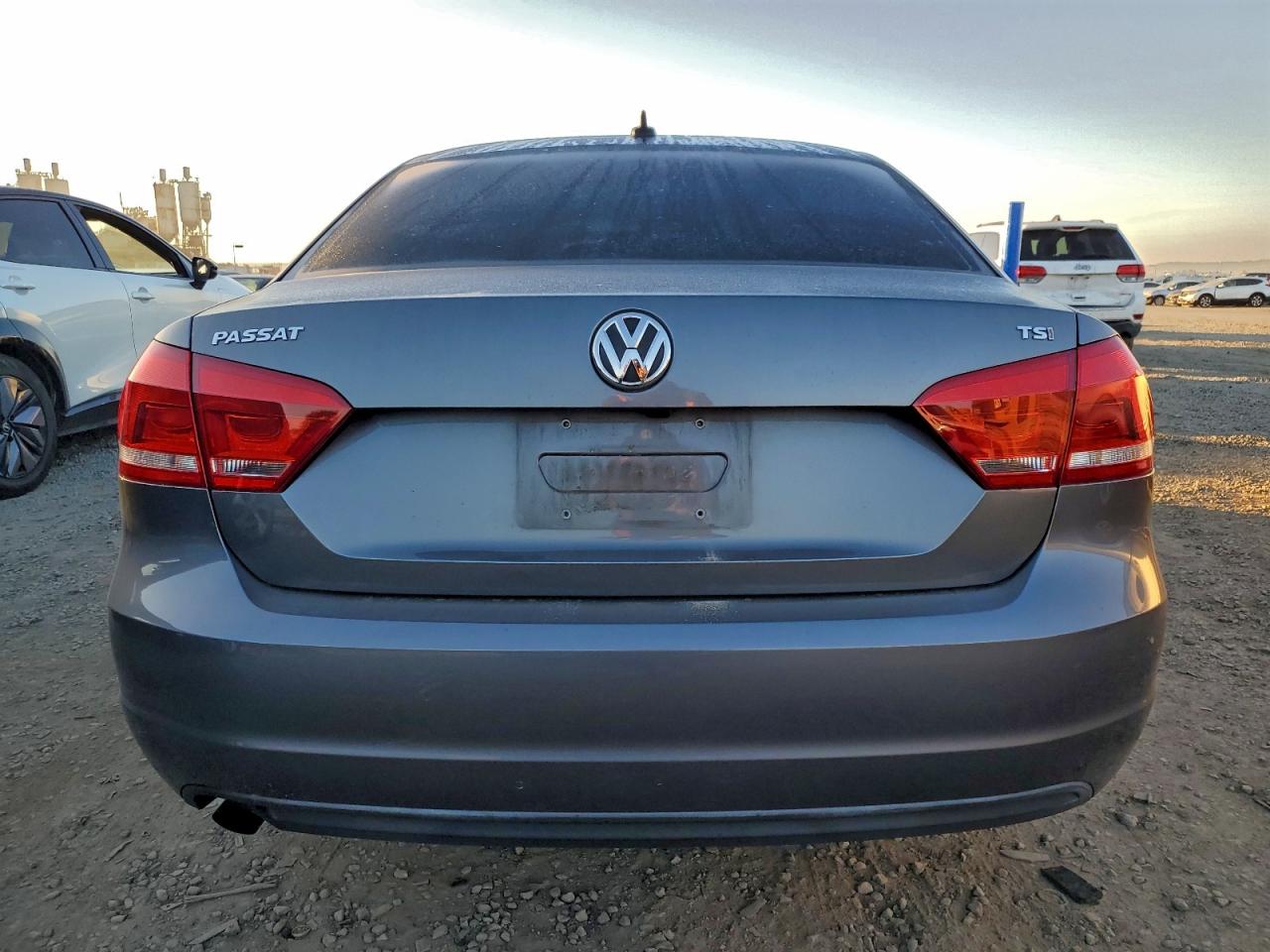 2015 VOLKSWAGEN PASSAT S photo 6
