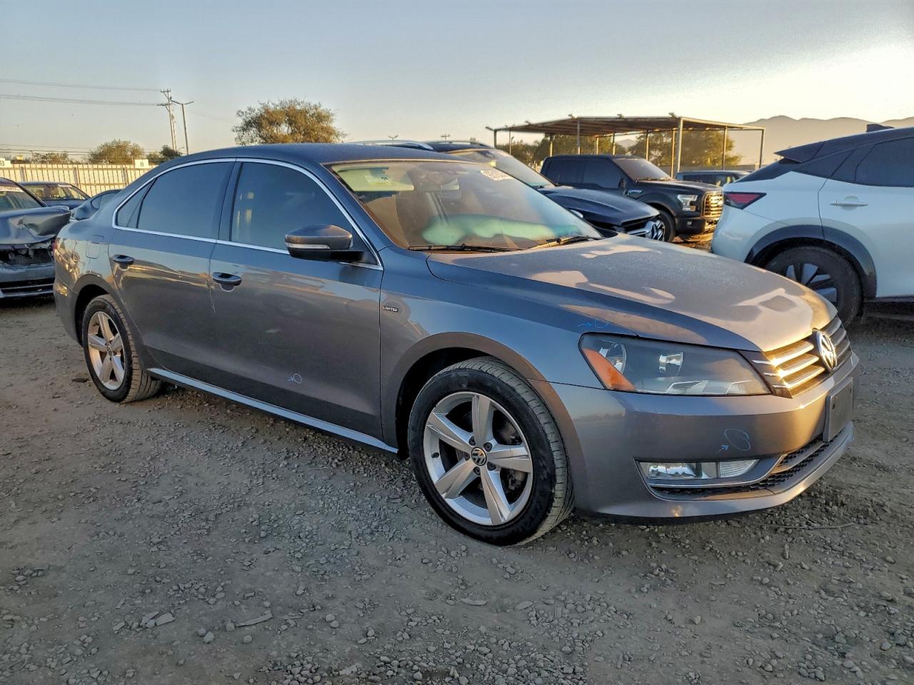 2015 VOLKSWAGEN PASSAT S photo 4