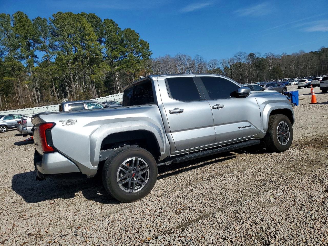 2024 TOYOTA TACOMA DOUBLE CAB photo 3