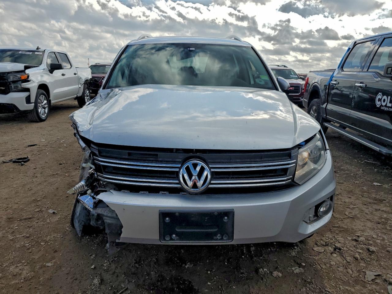 2012 VOLKSWAGEN TIGUAN S photo 5