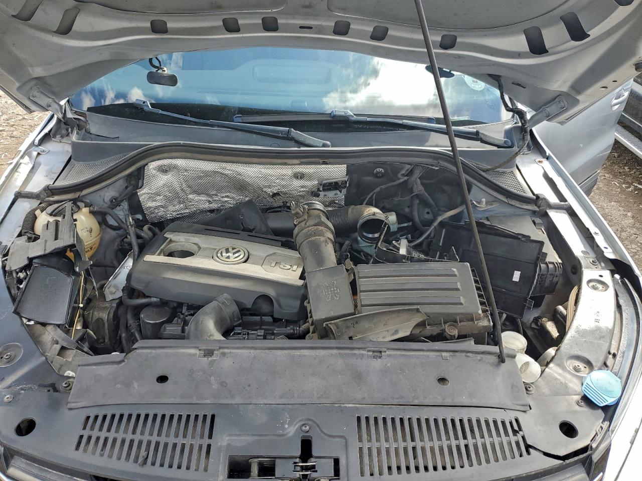 2012 VOLKSWAGEN TIGUAN S photo 11
