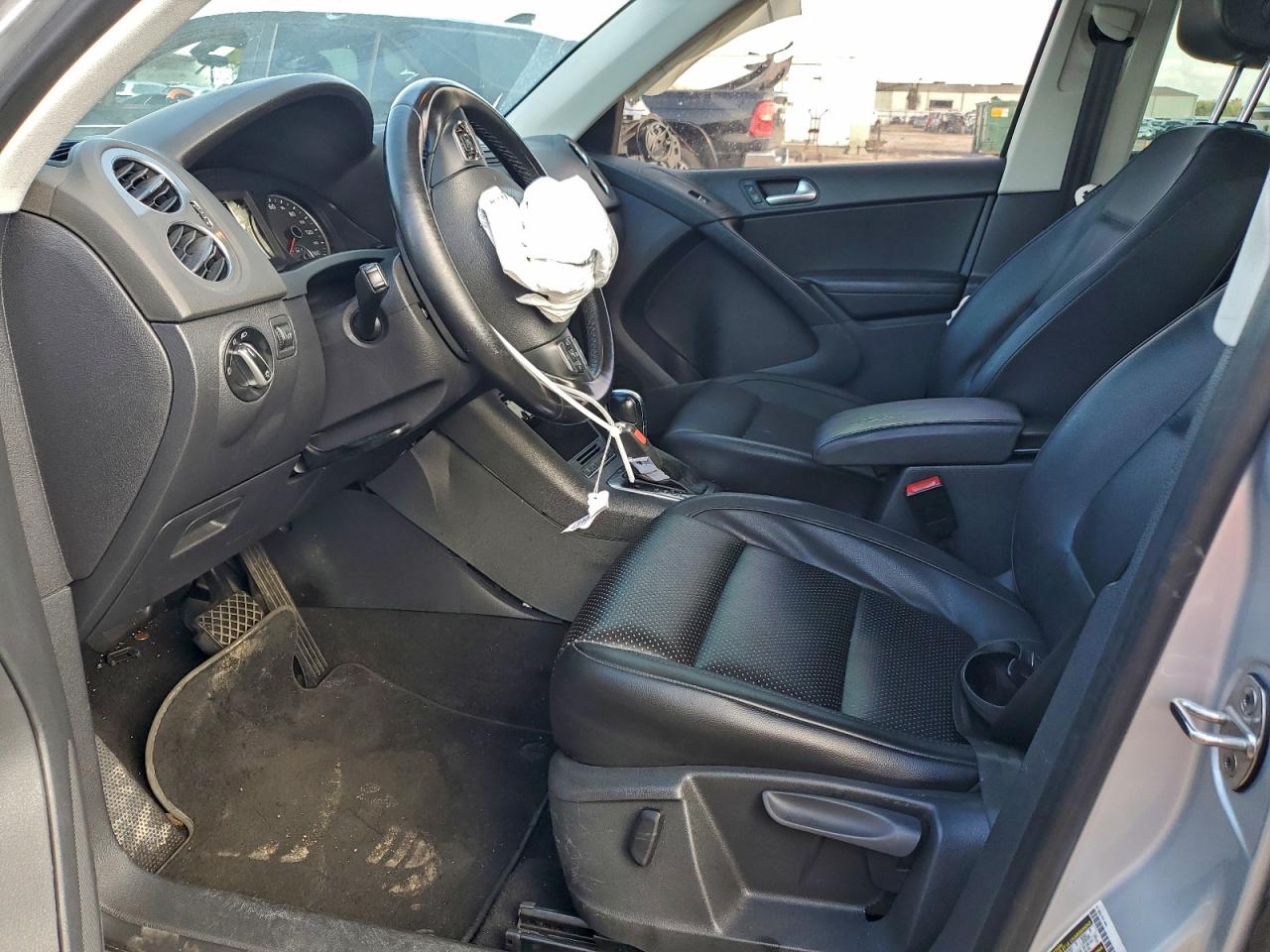 2012 VOLKSWAGEN TIGUAN S photo 7