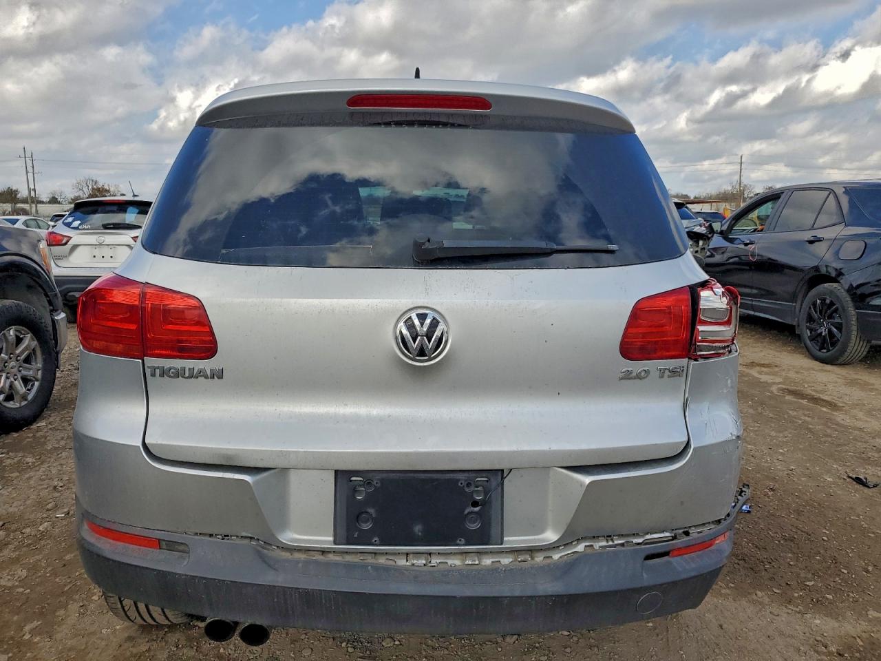 2012 VOLKSWAGEN TIGUAN S photo 6