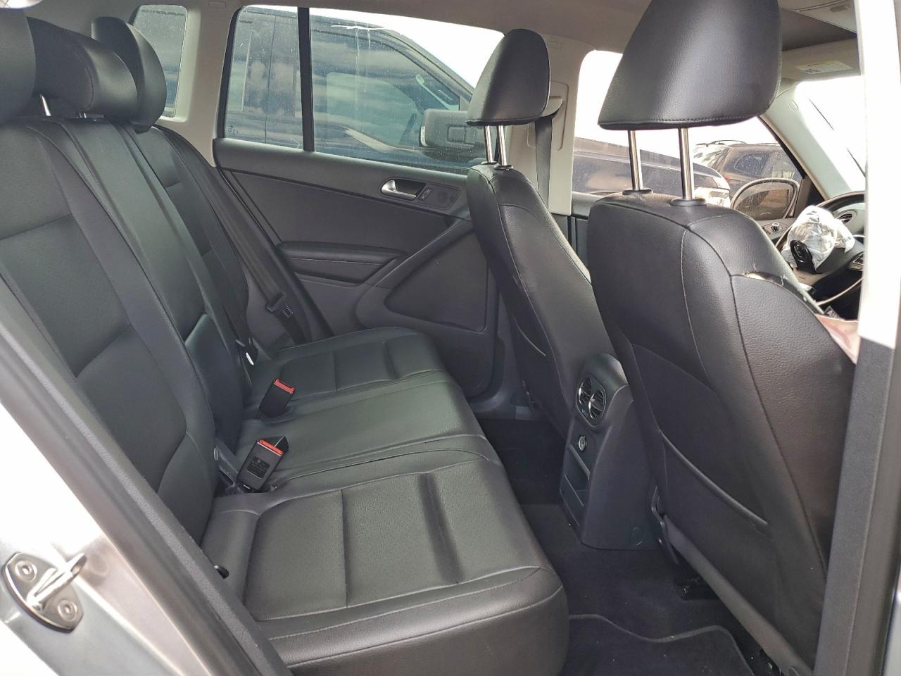 2012 VOLKSWAGEN TIGUAN S photo 10