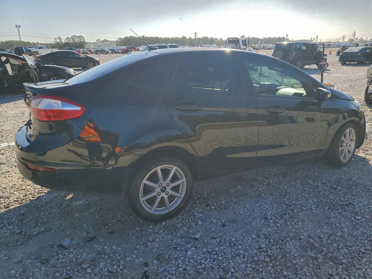 2019 FORD FIESTA SE photo 3