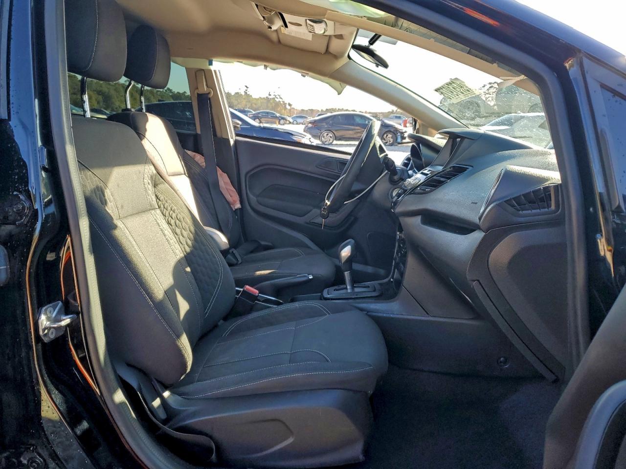 2019 FORD FIESTA SE photo 7