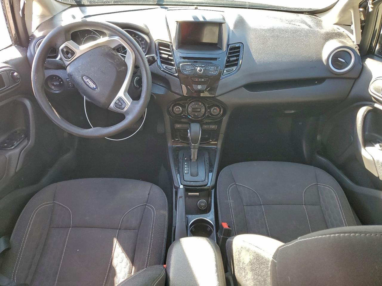 2019 FORD FIESTA SE photo 8
