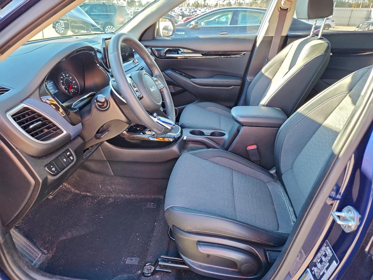 2023 KIA SELTOS S photo 7