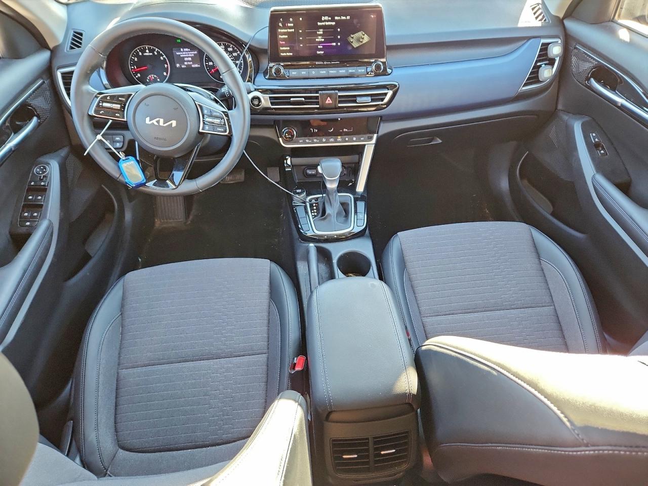 2023 KIA SELTOS S photo 8