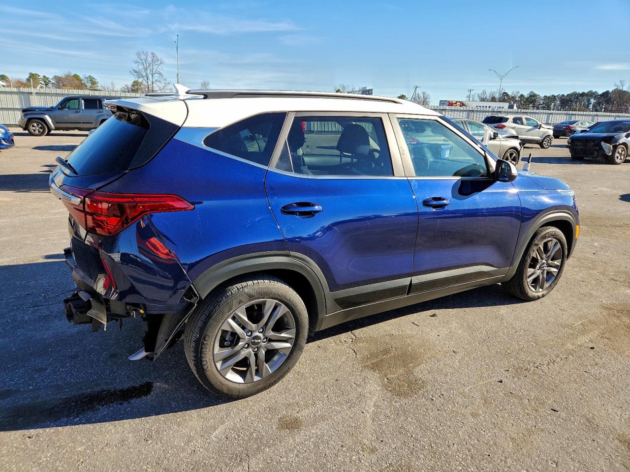 2023 KIA SELTOS S photo 3
