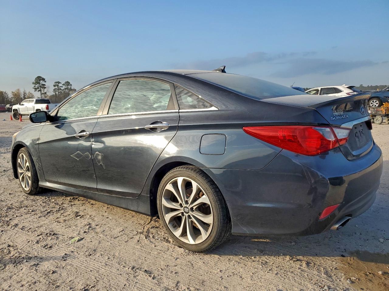 2014 HYUNDAI SONATA SE photo 2