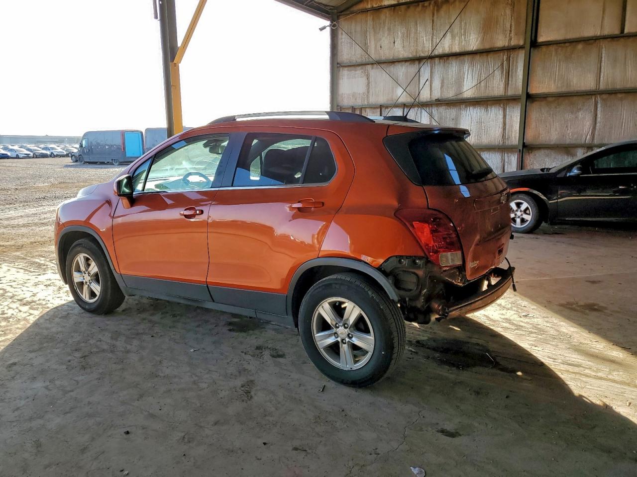 2015 CHEVROLET TRAX 1LT photo 2