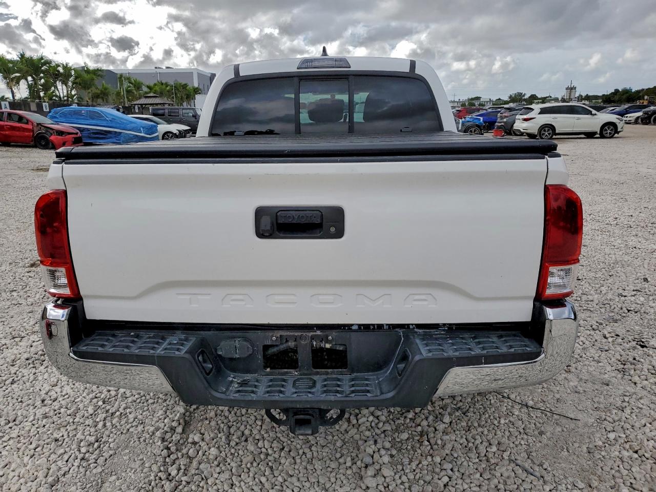 2017 TOYOTA TACOMA DOUBLE CAB photo 6