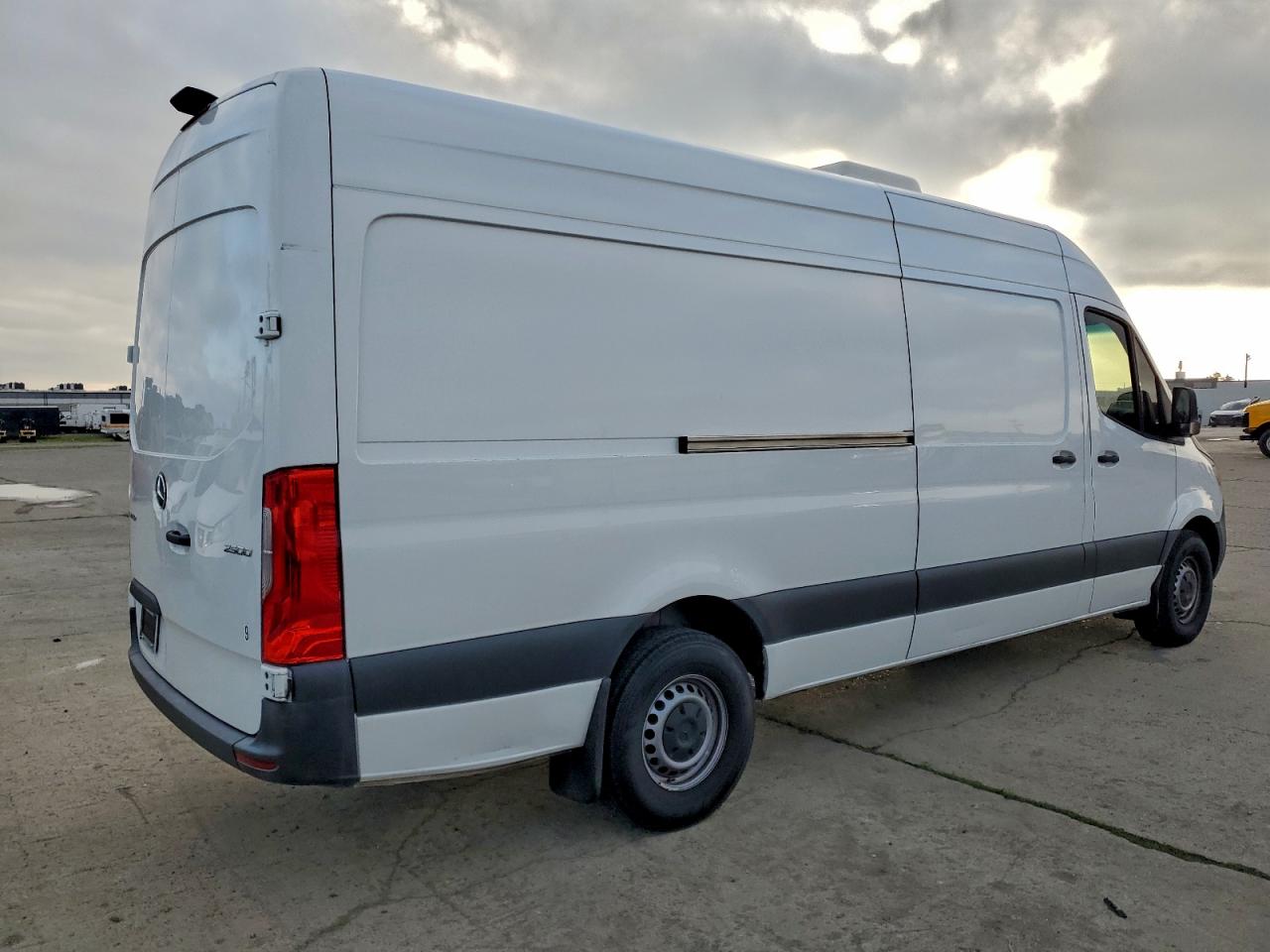 2023 MERCEDES BENZ SPRINTER 2500 DELIVERY VAN photo 3