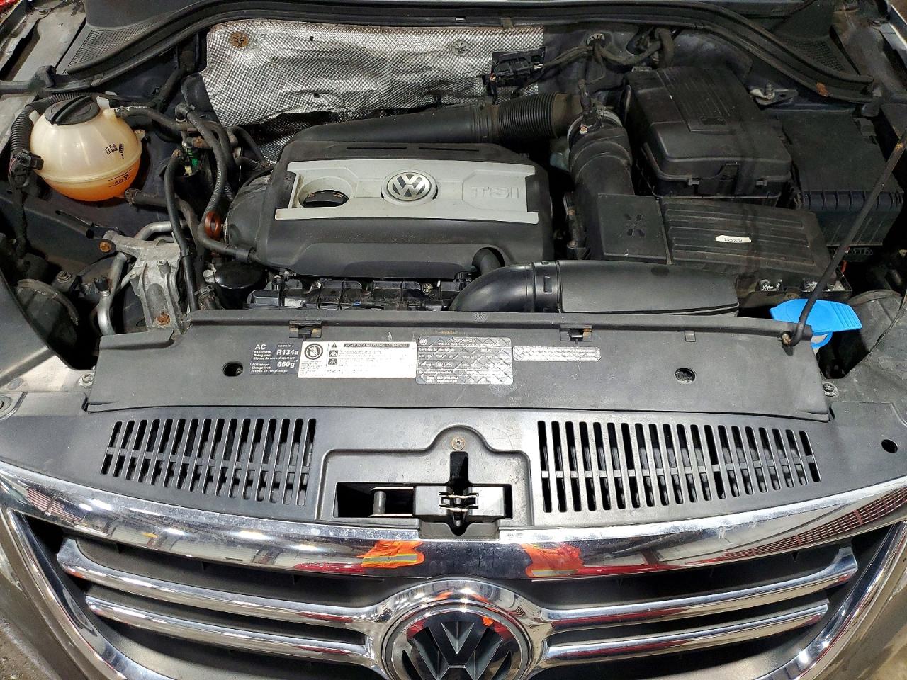 2011 VOLKSWAGEN TIGUAN S photo 11