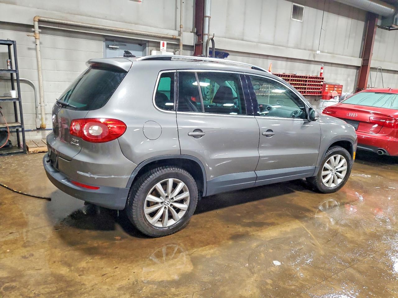 2011 VOLKSWAGEN TIGUAN S photo 3