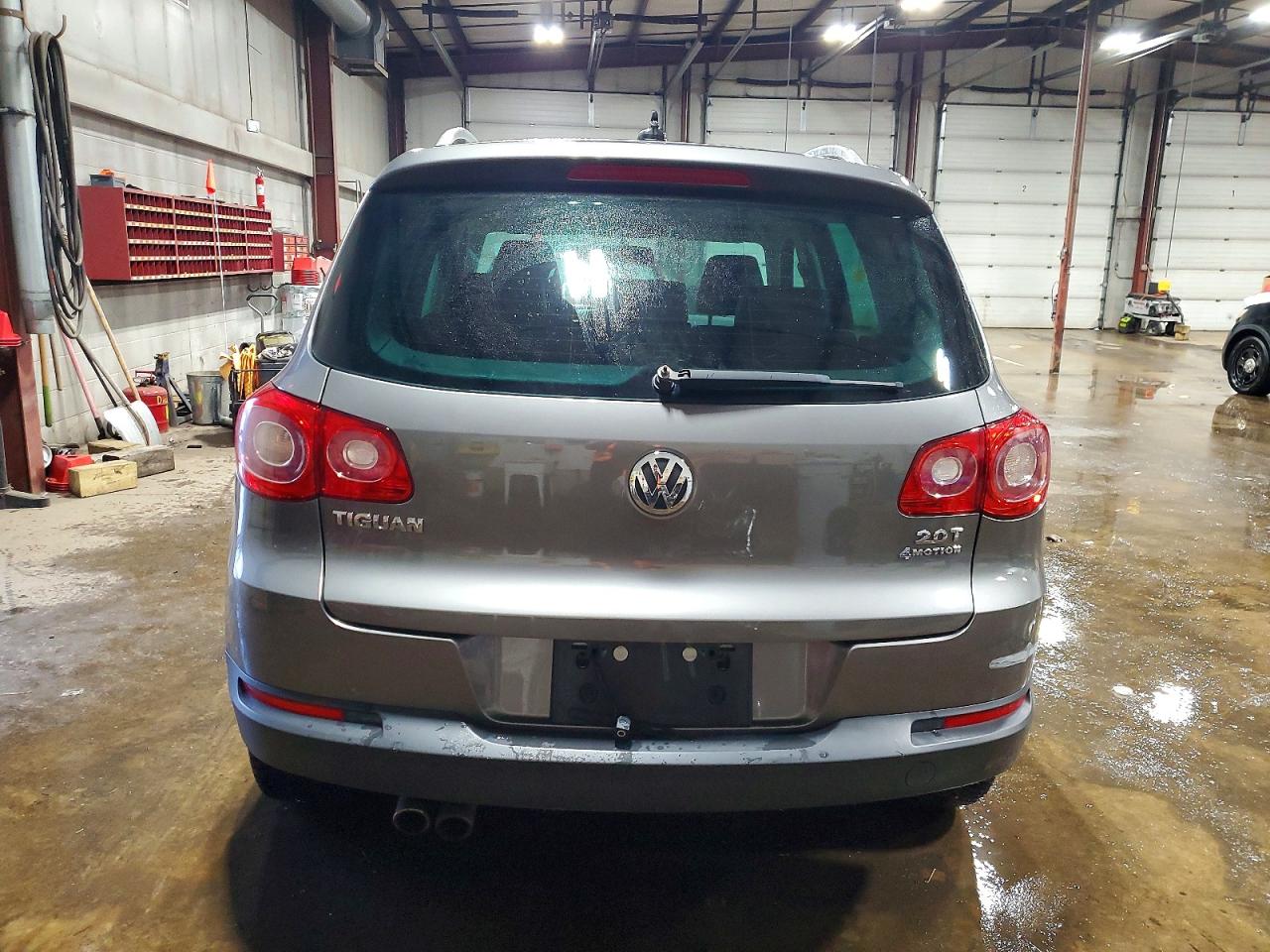 2011 VOLKSWAGEN TIGUAN S photo 6