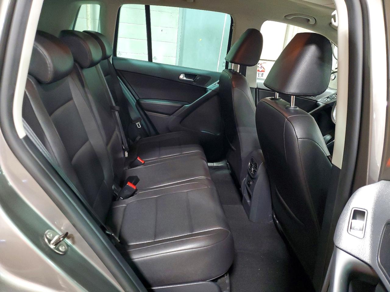 2011 VOLKSWAGEN TIGUAN S photo 10