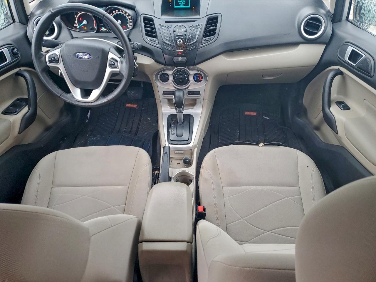 2015 FORD FIESTA SE photo 8