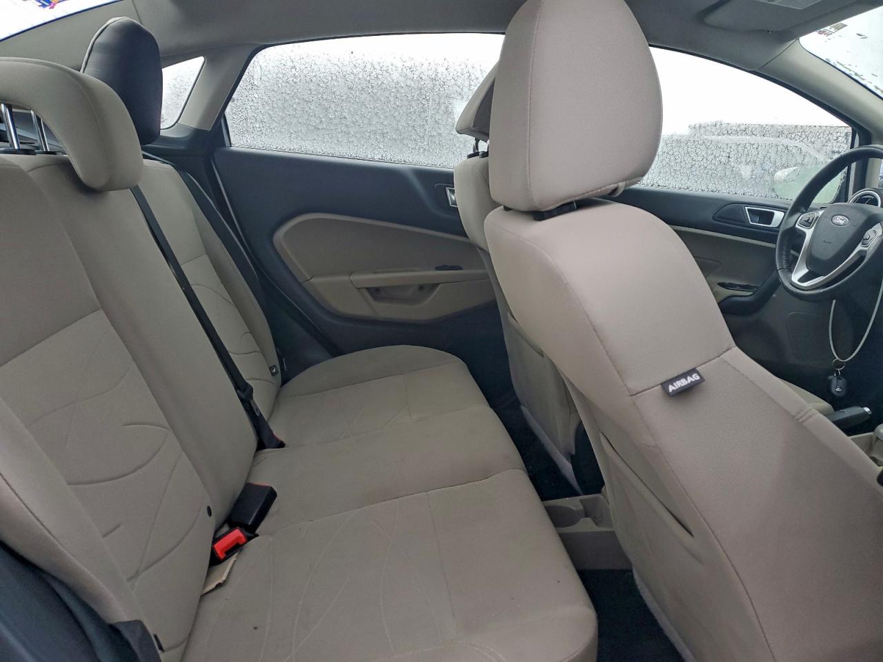 2015 FORD FIESTA SE photo 10