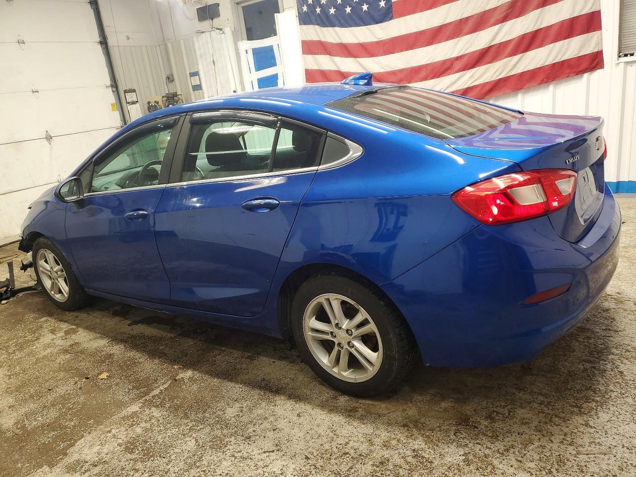 2017 CHEVROLET CRUZE LT photo 2
