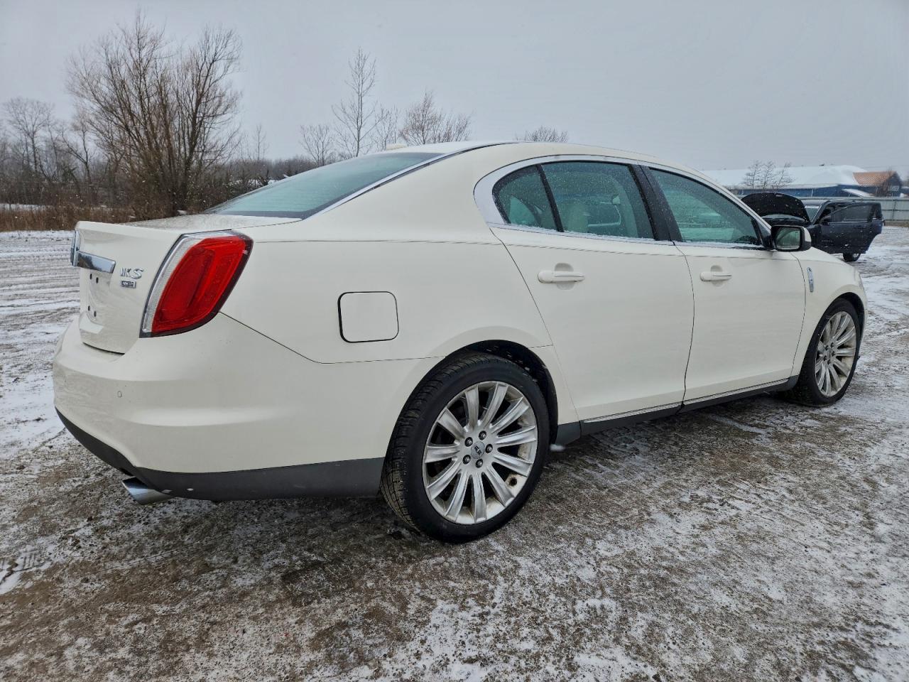 2009 LINCOLN MKS photo 3