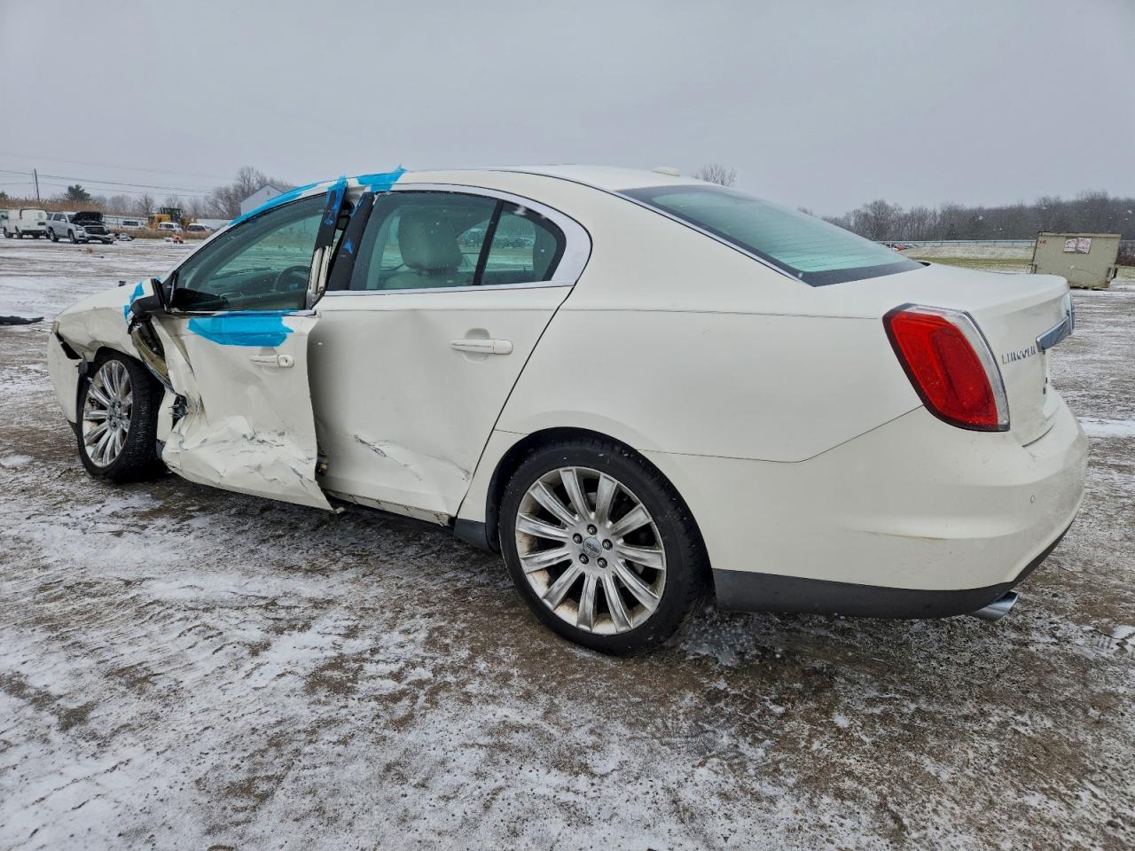 2009 LINCOLN MKS photo 2