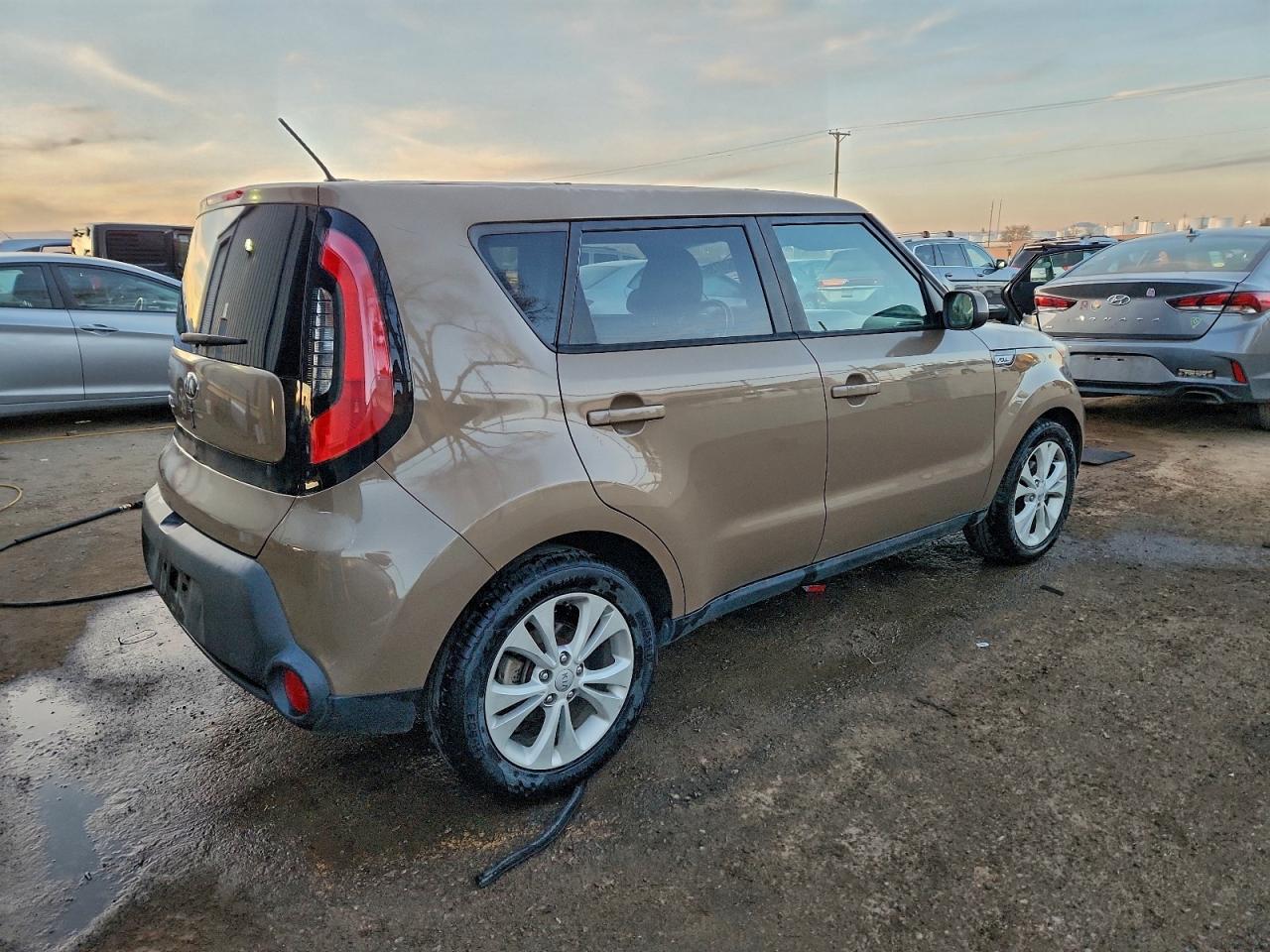2015 KIA SOUL + photo 3