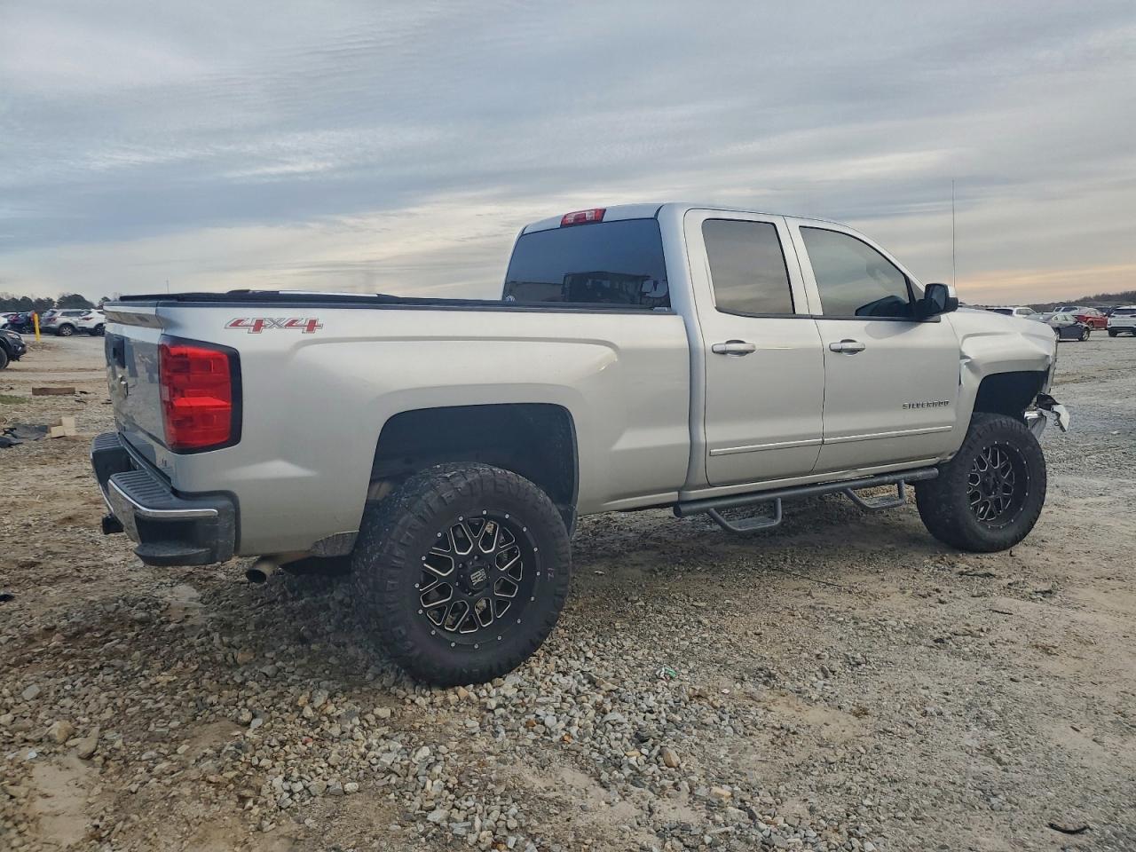 2015 CHEVROLET SILVERADO K1500 LT photo 3