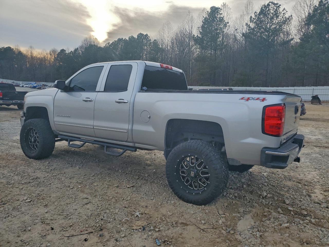 2015 CHEVROLET SILVERADO K1500 LT photo 2