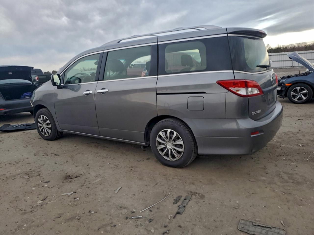 2015 NISSAN QUEST S photo 4