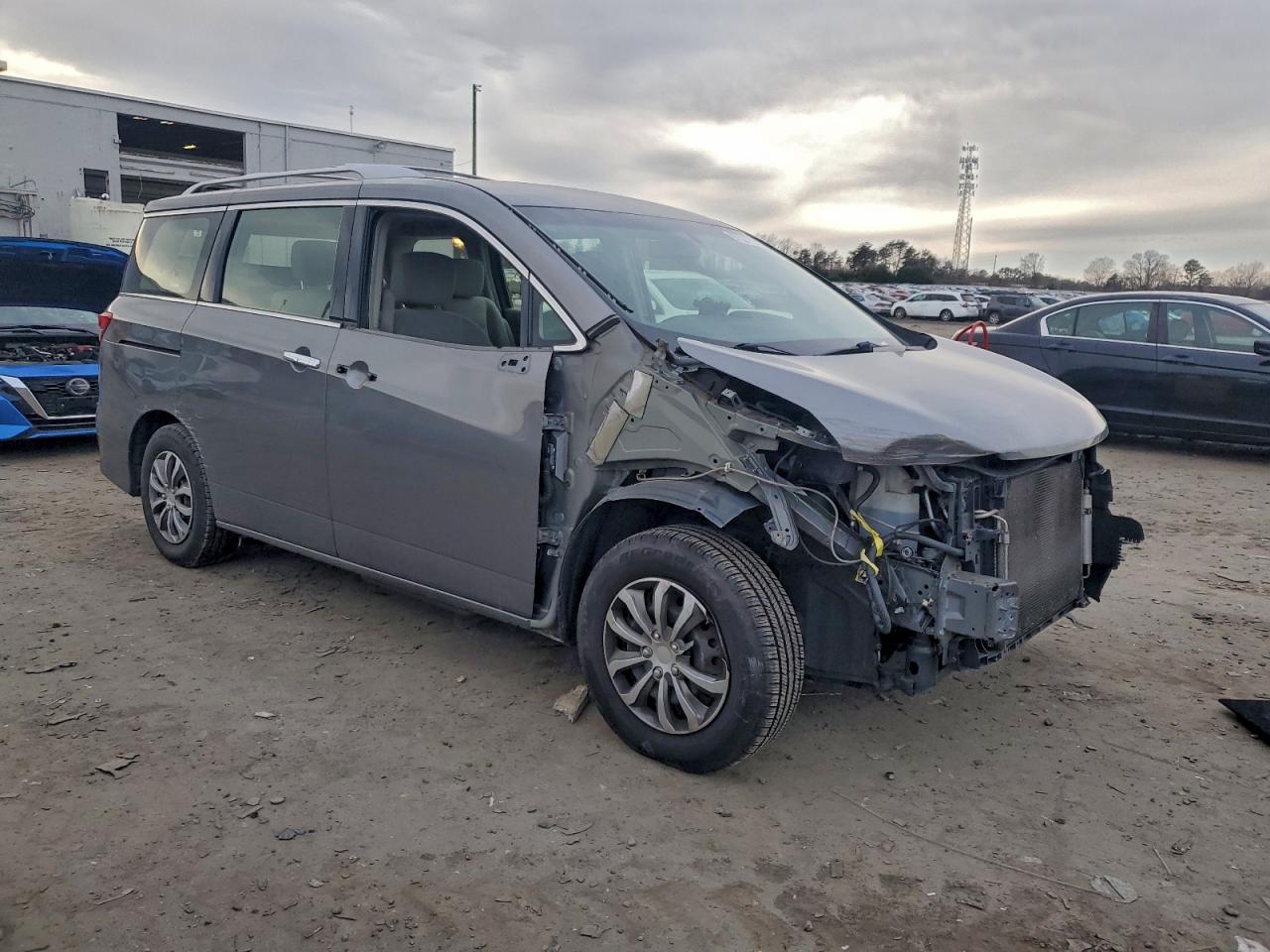 2015 NISSAN QUEST S photo 10