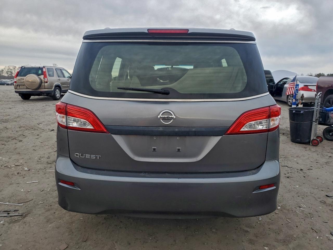 2015 NISSAN QUEST S photo 16