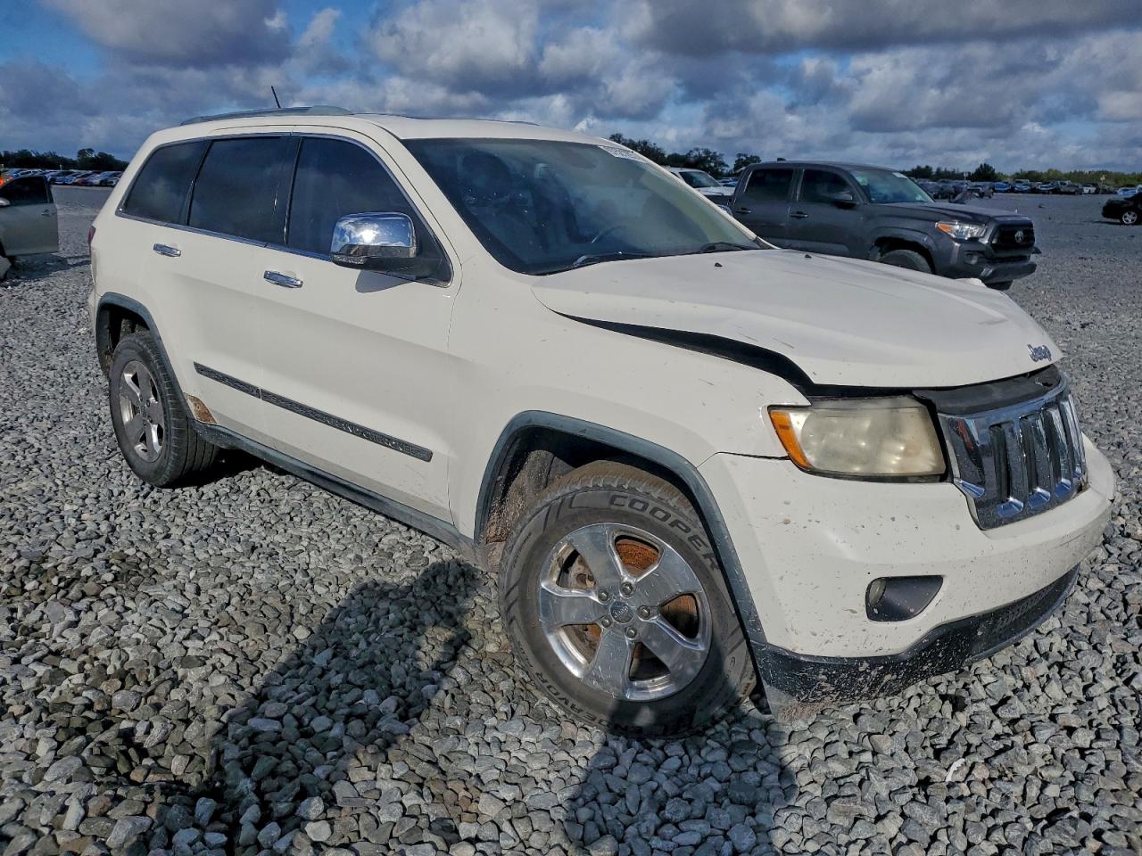2012 JEEP GRAND CHEROKEE LIMITED photo 4