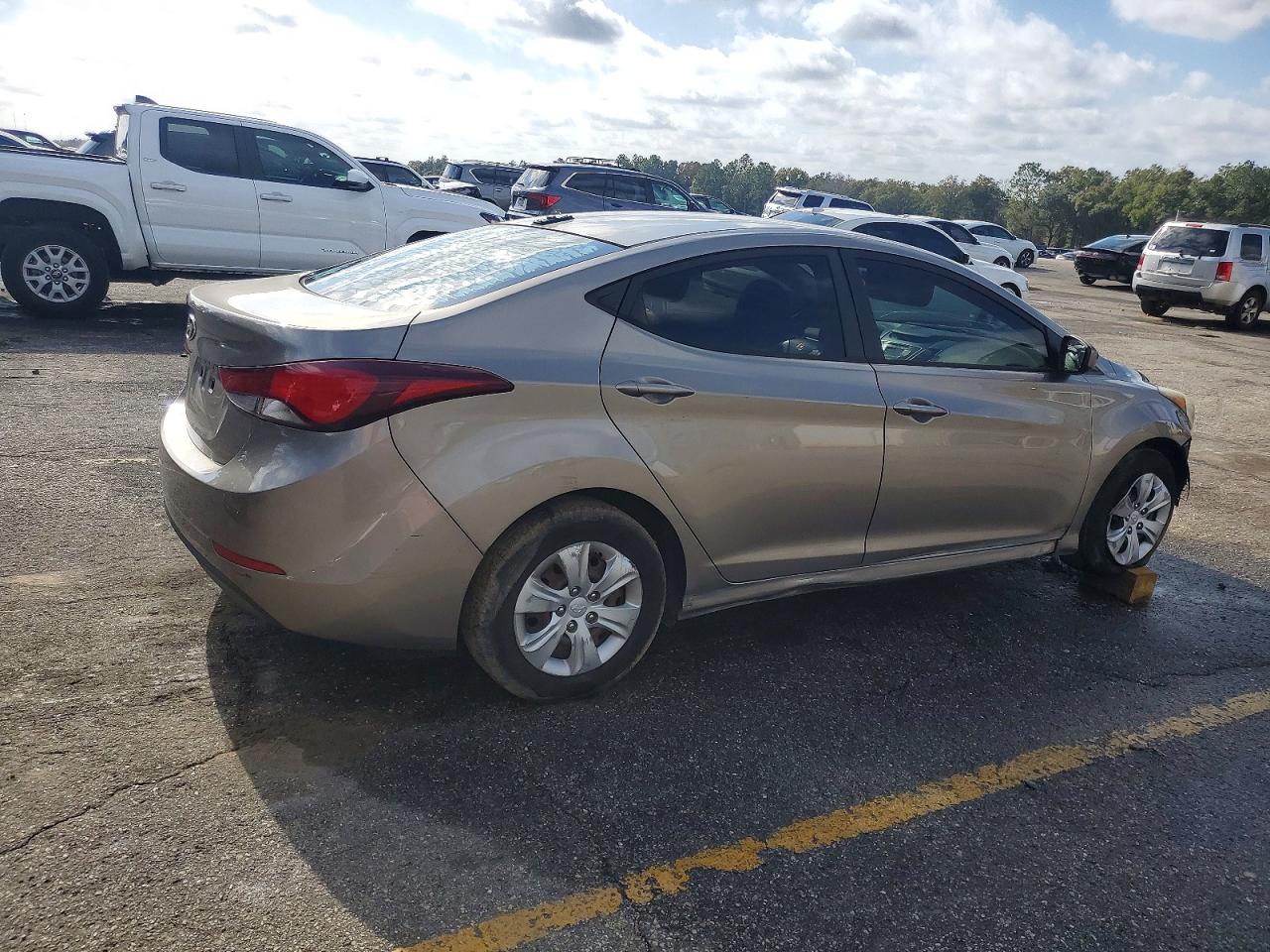 2016 HYUNDAI ELANTRA SE photo 3